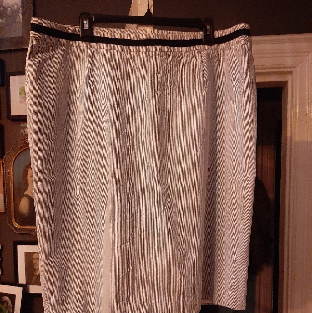 Boden seersucker pencil skirt, 16L